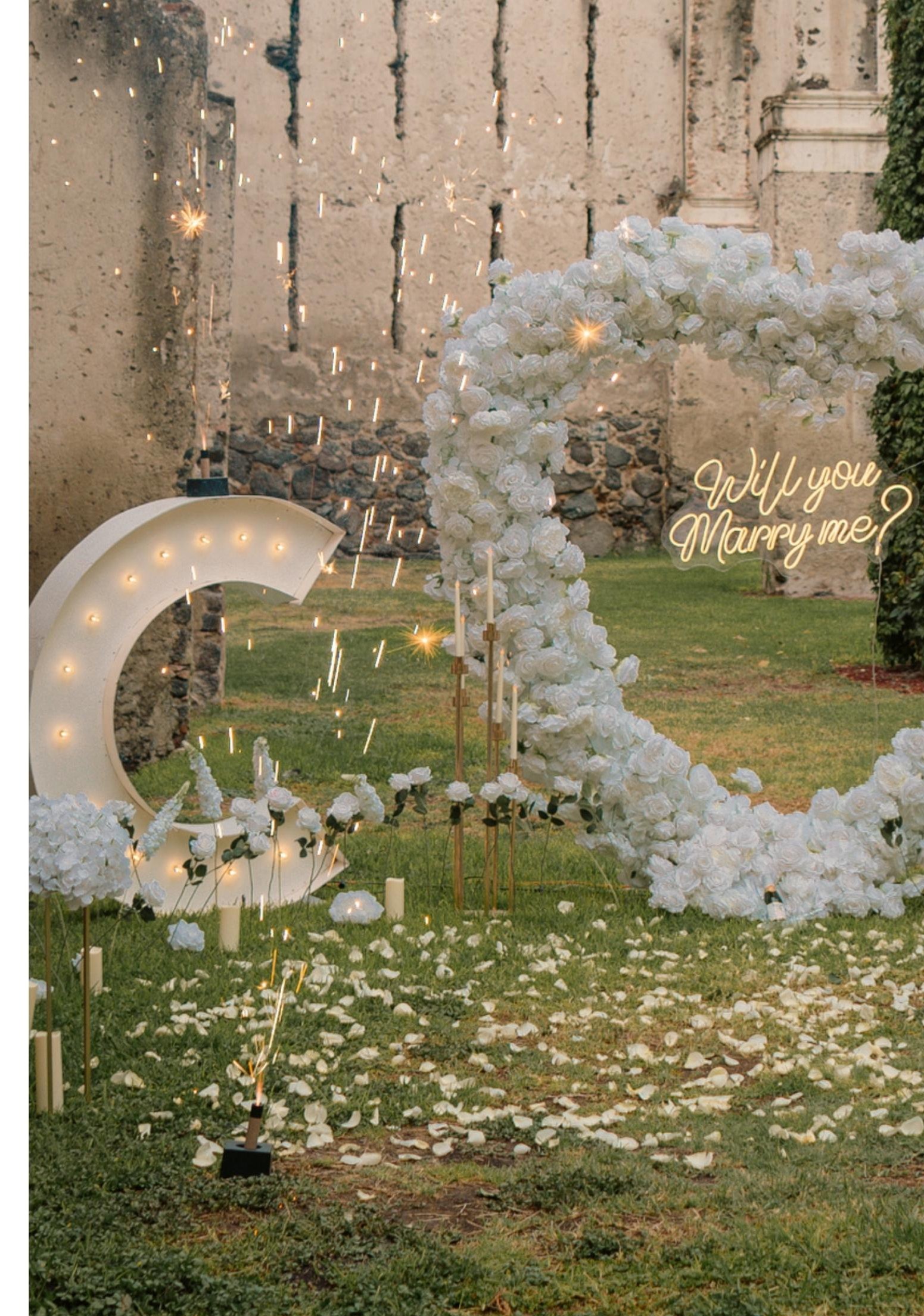 My Heart Letters: corazón de rosas iluminado con letrero neón para pedida de matrimonio en Querétaro — AYV Proposals