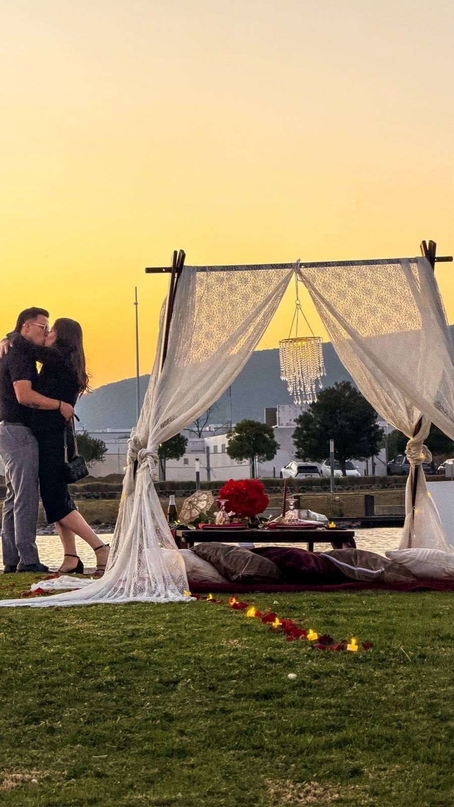 Teepee de encaje junto al lago, como el primero con el que empezamos