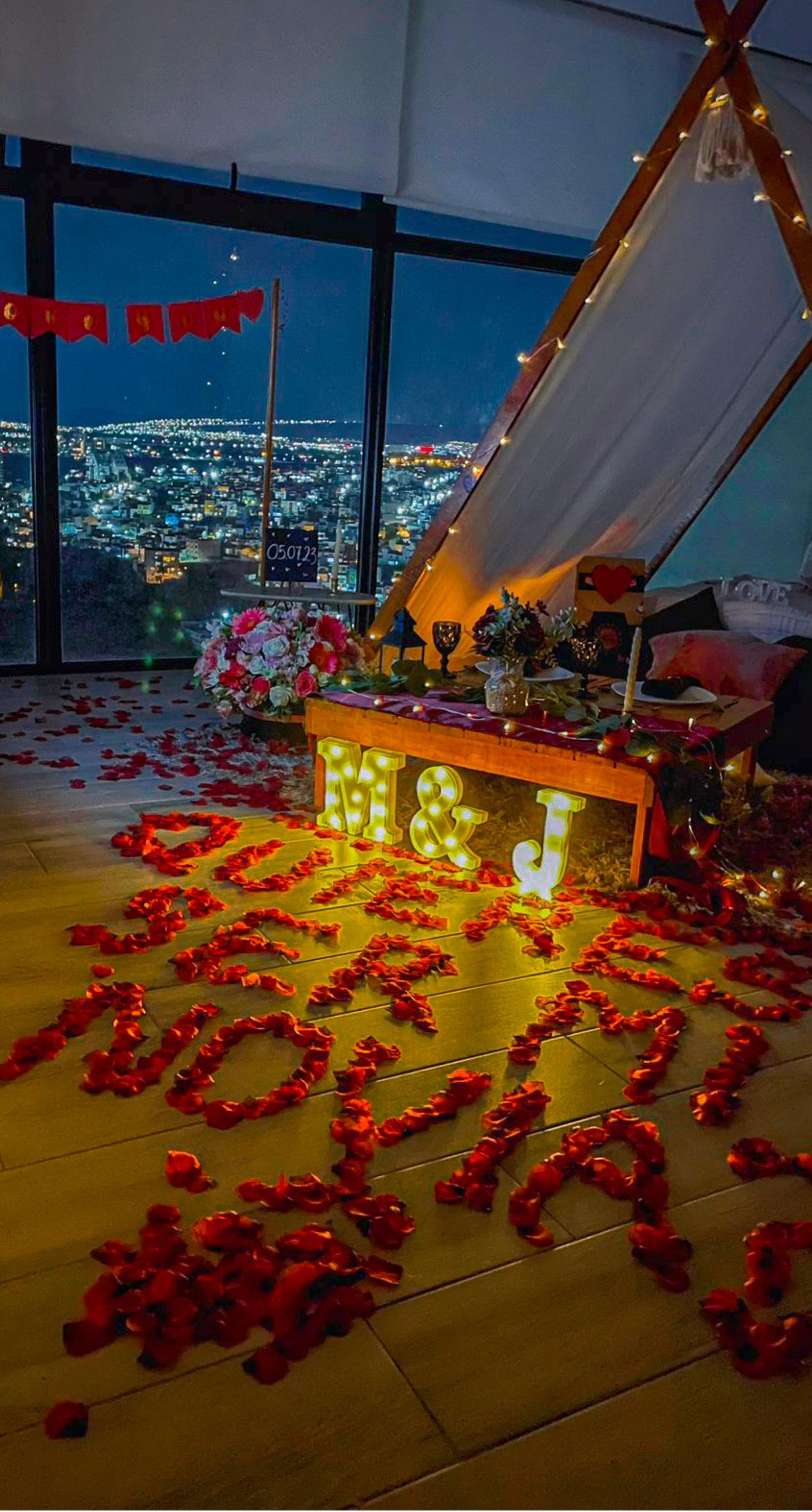 Girlfriend Date: picnic romántico con teepee iluminado para pedida de noviazgo en Querétaro — AYV Proposals