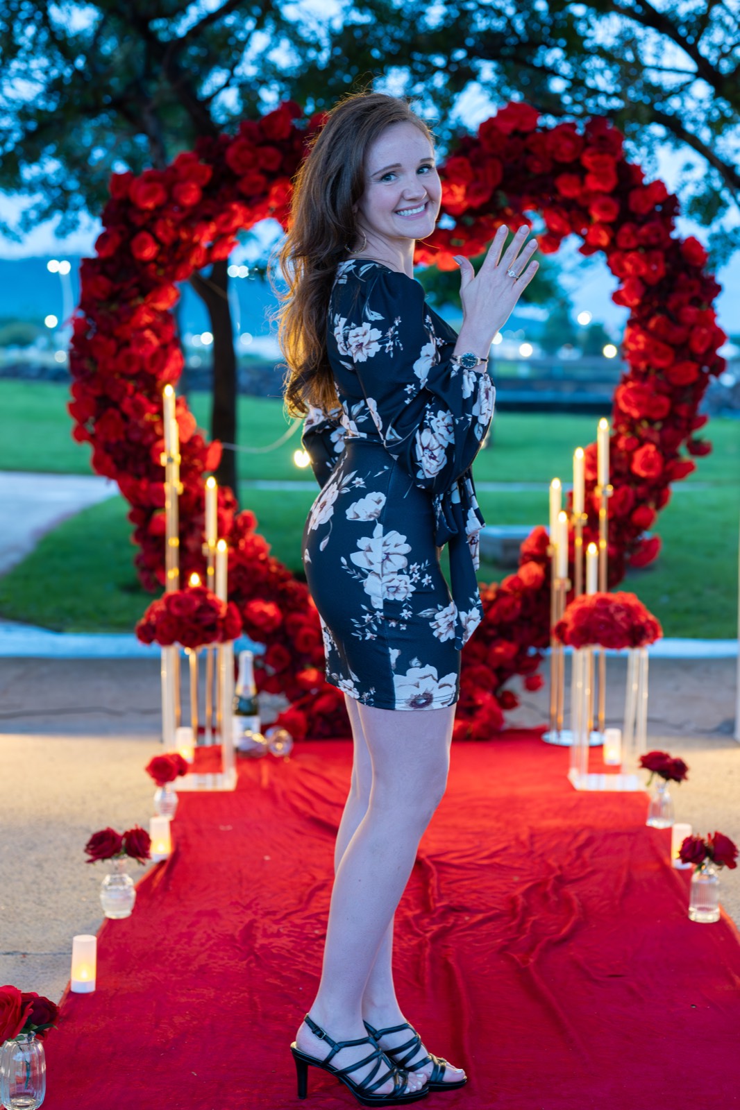Pedida de matrimonio con corazón de rosas
